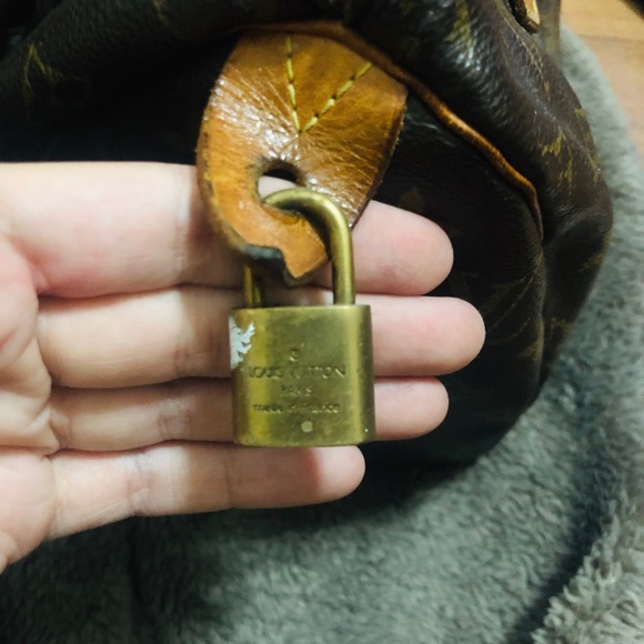 Louis Vuitton Hand Bag - Picture 7 of 8